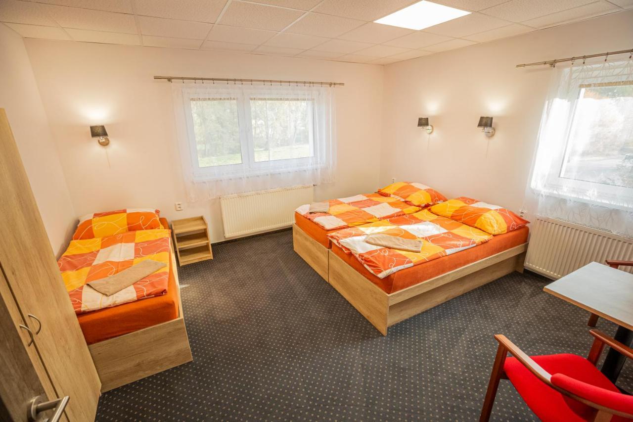 Rabbit Hotel 3*